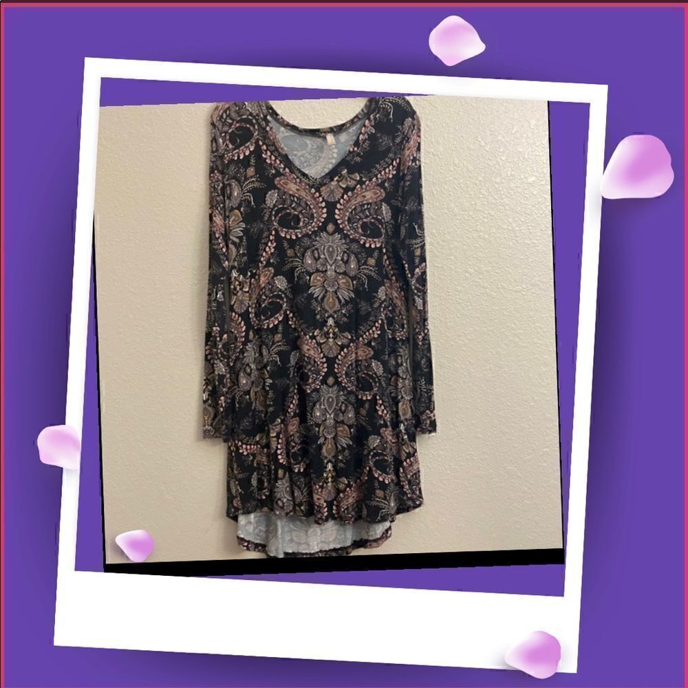 🌸🌺Popana A black tunic with floral design!!